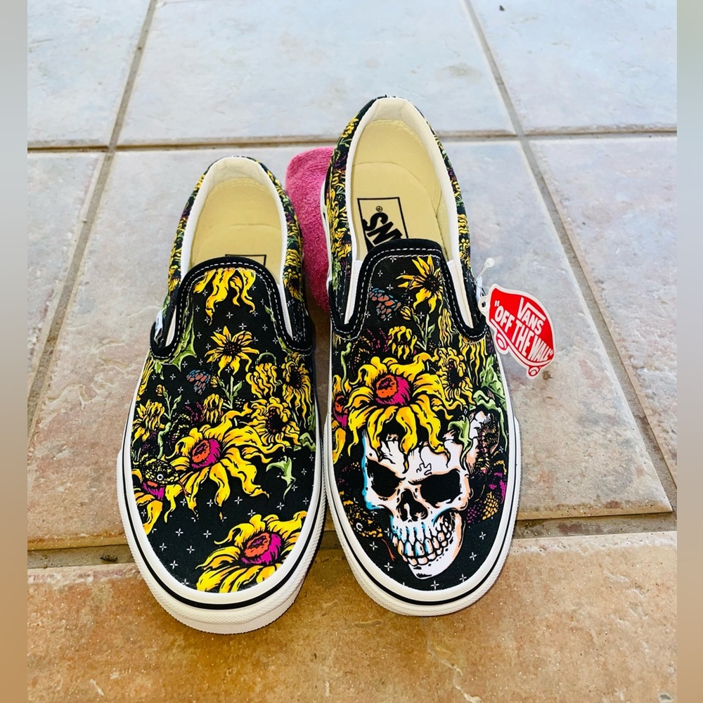 NWT! VANS, sunflower 🌻💀